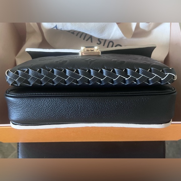 Louis Vuitton Pochette - Picture 7 of 11